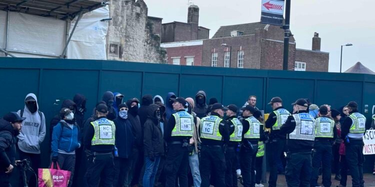 Masked ‘anti racism’ Protestors not arrested by Police in Southampton despite New Powers against face coverings