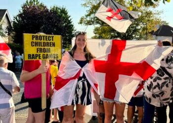 Hundreds of Fed Up locals Protest illegal-Migrants at Highfield House Hotel in Southampton