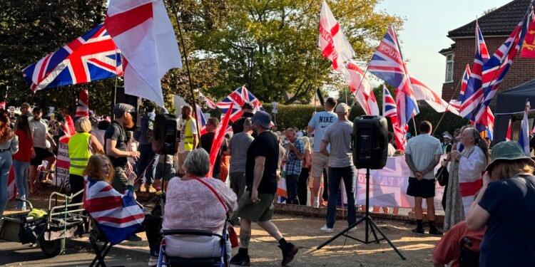 Lotus Eaters Podcasters discuss Southampton Hotel protestors raising the flag and how the general public have had enough