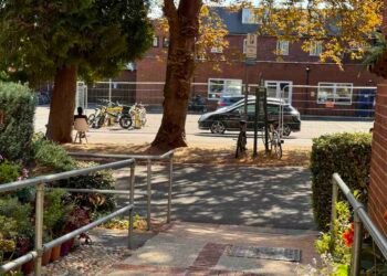 Metal Fencing put up around Southampton’s Highfield House Asylum Hotel – residents at Avondale Court still go unprotected