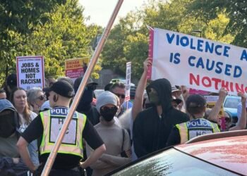 Hundreds of Fed Up locals Protest illegal-Migrants at Highfield House Hotel in Southampton