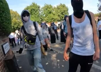Masked ‘Anti-racism’ Protesters Attack YouTuber Laudits walking to Southampton Migrant Hotel Demonstration