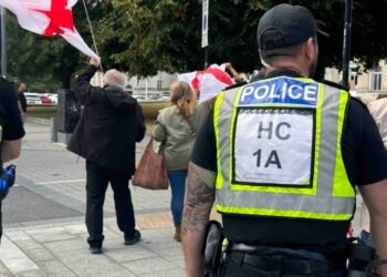 Police make arrest in Southampton Guildhall as Bottle Thrown at Pro-UK supporters